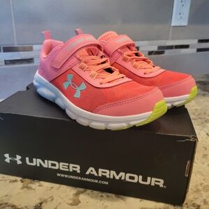 New in box Girls Under Armour sz 2